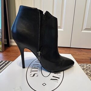 Steve Madden black heeled bootie